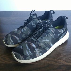Nike Camo Roche Run